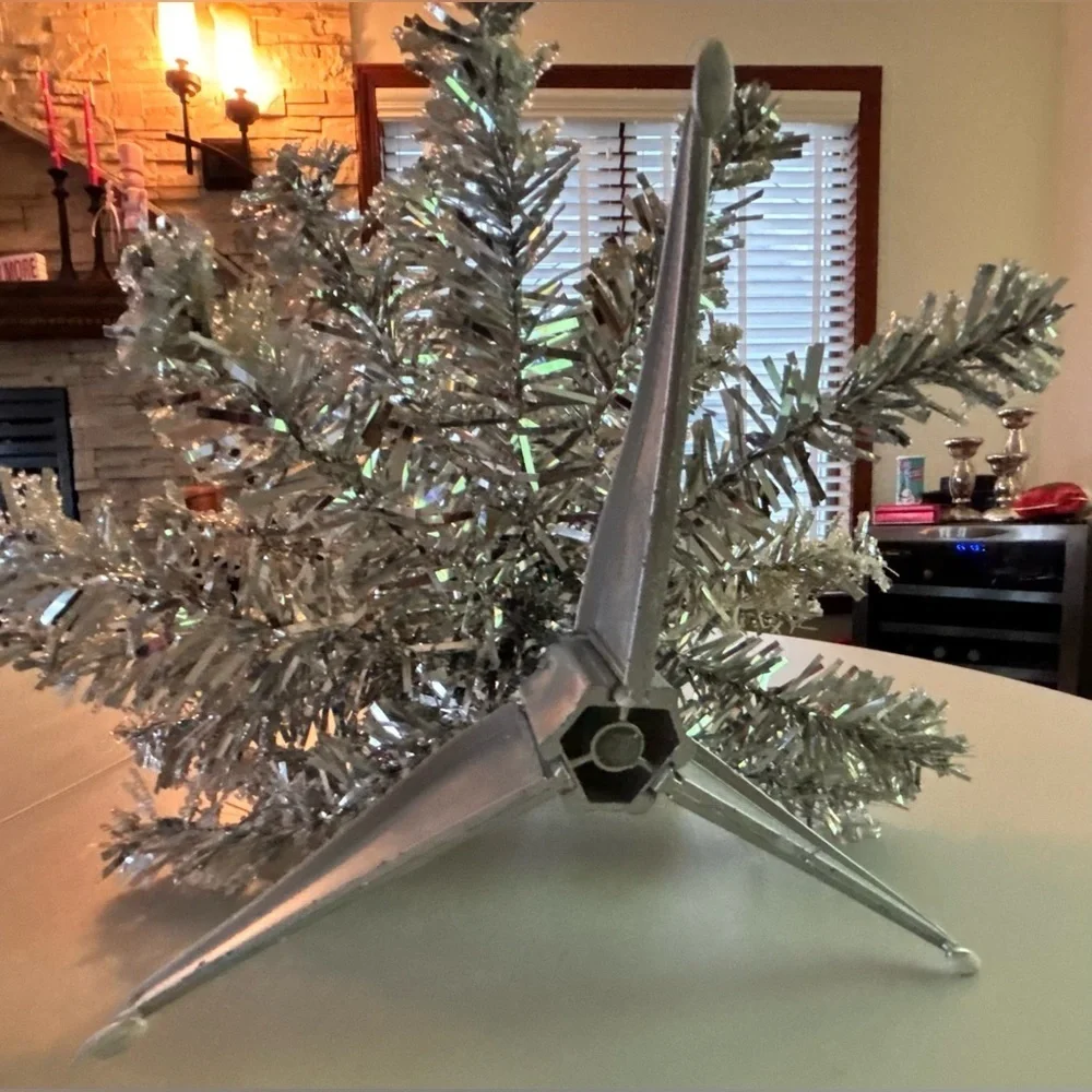VINTAGE | Silver tinsel Christmas tree